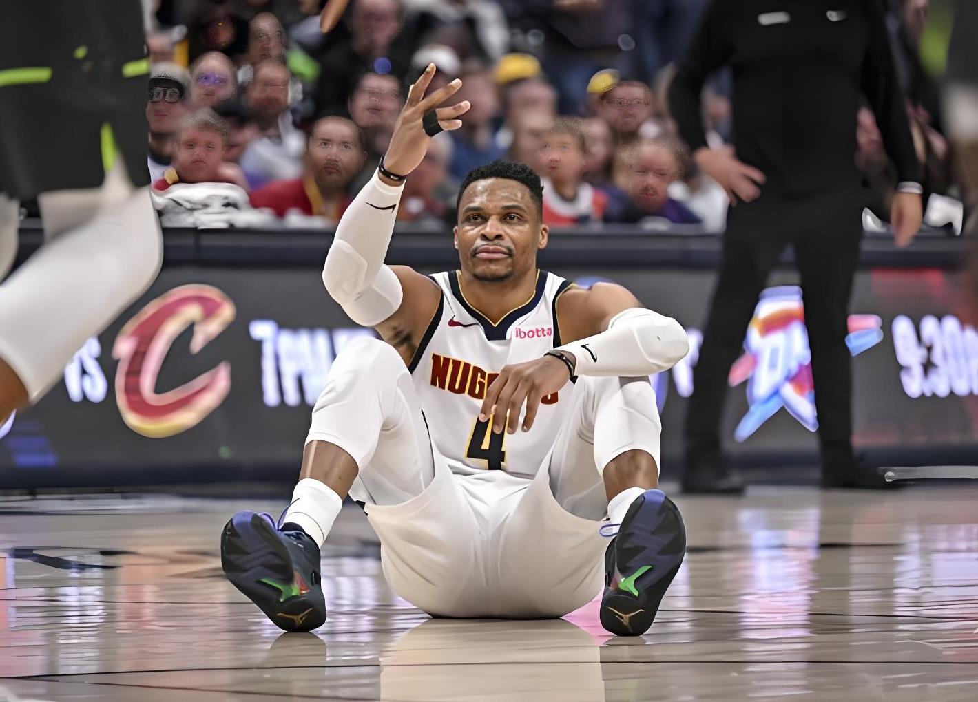 28圈-败北首场状态出色,掘金观众沸腾!,德约科维奇重返赛场引发球迷热议(德约科维奇最新比赛视频)