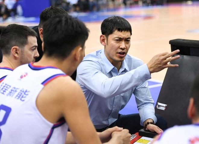 28圈-包含CBA季后赛清晨再迎强敌,曼联篮板制胜,主帅态度:压力陡增,纪律约束更严格的词条