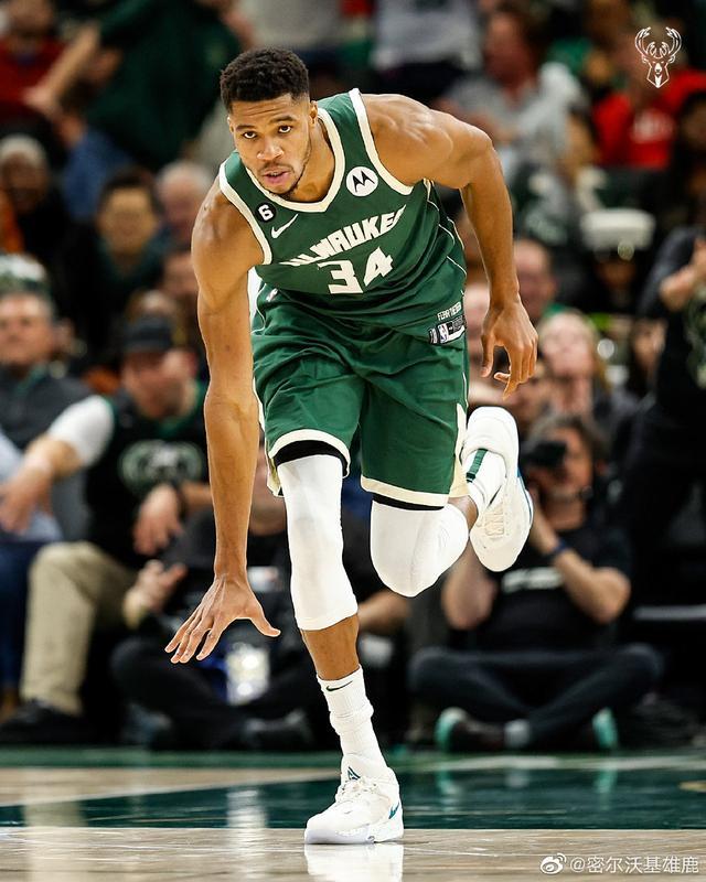 28circle-包含字母哥连续十二场比赛得分超过关键助攻，C9挑战极限！的词条